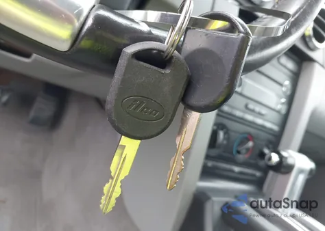 2009 Ford Mustang z USA, uszkodzony, nr VIN 1ZVHT80N895112191